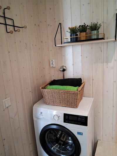 Shower (+2 WC)